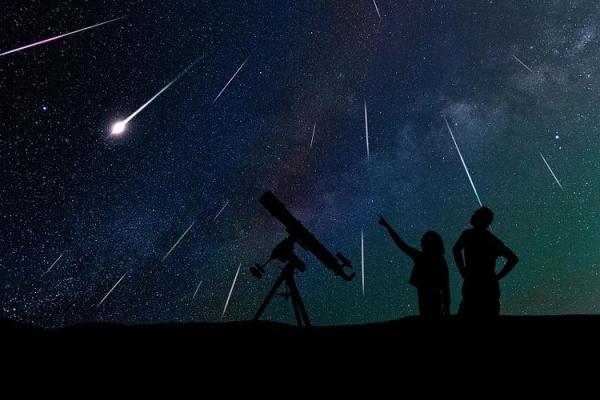 星光下的圣诞祝福：天文中的节日象征