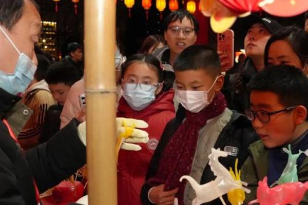 元宵节:灯谜与民俗文化的夜晚盛宴 元宵节:灯谜与民俗文化的夜晚盛宴