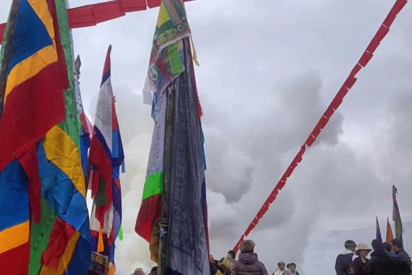 清真寺节日：与自然和谐共生的文化象征