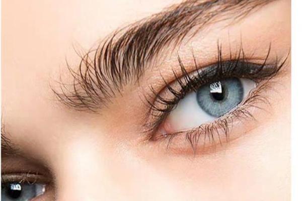 长了一根白睫毛，命运密码或许隐藏在这里