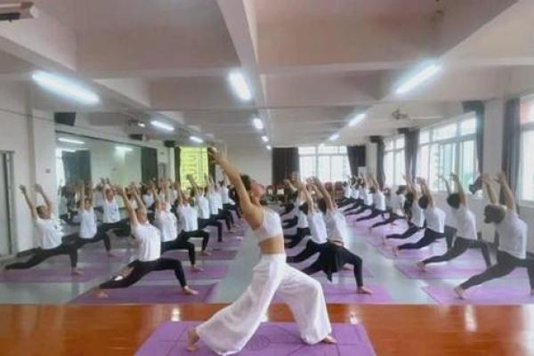 国际瑜伽日:养生与精神的完美融合 国际瑜伽日:养生与精神的完美融合