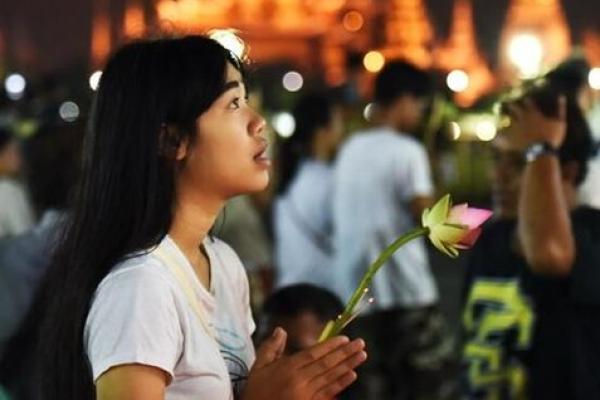 泰国今天的拜佛节，信仰与文化交织的传统盛典