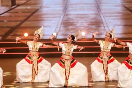 少数民族节日中的艺术表现：音乐、舞蹈与服饰的风采