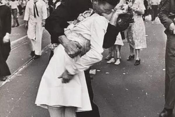 接吻节日对现代社会情感生活的影响