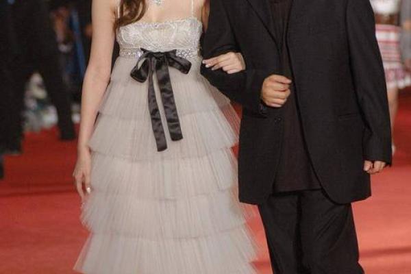 吴佩慈八字命理揭秘：如何改变命运走向，远离误区